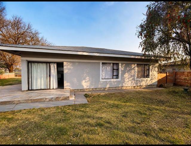 5 BEDROOM HOUSE FOR SALE IN THREE RIVERS
